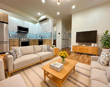 431 Columbia Street - Photo Thumbnail 2