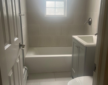 211 Hawthorne Avenue - Photo Thumbnail 5