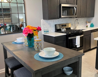 211 Hawthorne Avenue - Photo Thumbnail 6