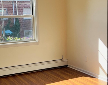 32-42 69 St - Photo Thumbnail 2