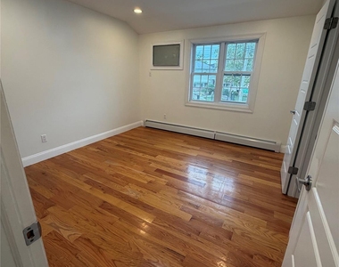 22924 Edgewood Avenue - Photo Thumbnail 13