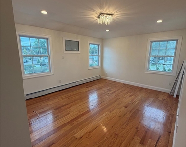 22924 Edgewood Avenue - Photo Thumbnail 9
