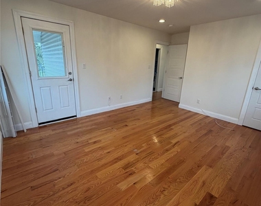 22924 Edgewood Avenue - Photo Thumbnail 11