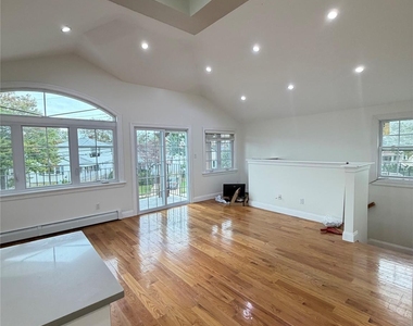 22924 Edgewood Avenue - Photo Thumbnail 3