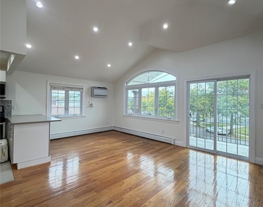 22924 Edgewood Avenue - Photo Thumbnail 2