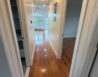22924 Edgewood Avenue - Photo Thumbnail 4