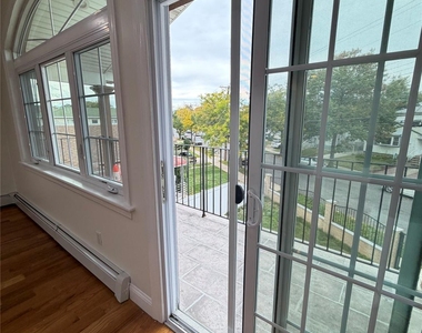 22924 Edgewood Avenue - Photo Thumbnail 7