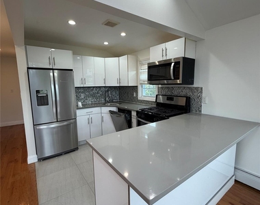 22924 Edgewood Avenue - Photo Thumbnail 6