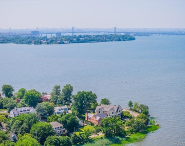 11-20 Shore Road - Photo Thumbnail 8