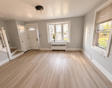 228 Roberts Avenue - Photo Thumbnail 2