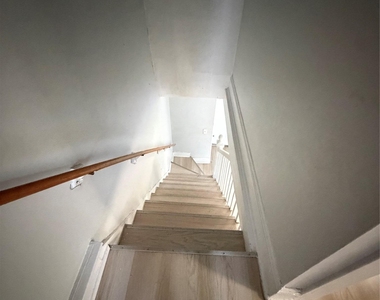 228 Roberts Avenue - Photo Thumbnail 9