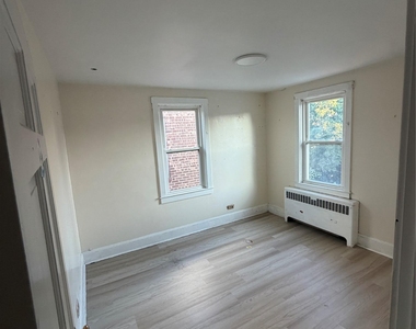228 Roberts Avenue - Photo Thumbnail 4