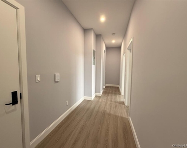 222 Primrose - Photo Thumbnail 11