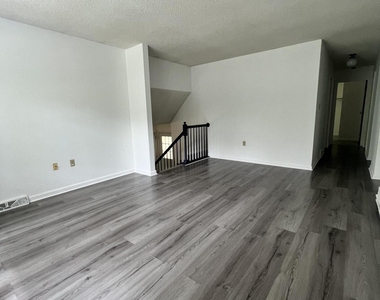 10 Carriage Way - Photo Thumbnail 4