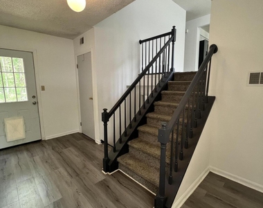 10 Carriage Way - Photo Thumbnail 1