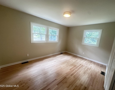 8 N Hill Drive - Photo Thumbnail 11