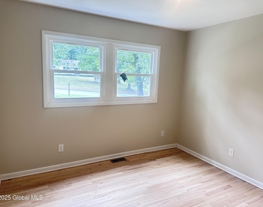 8 N Hill Drive - Photo Thumbnail 10