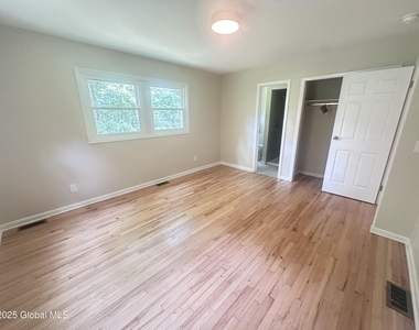 8 N Hill Drive - Photo Thumbnail 14