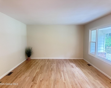8 N Hill Drive - Photo Thumbnail 9