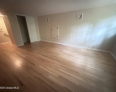 8 N Hill Drive - Photo Thumbnail 18