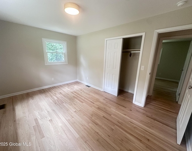 8 N Hill Drive - Photo Thumbnail 12