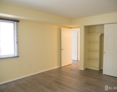 3131 Sayre Drive - Photo Thumbnail 9