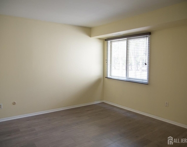 3131 Sayre Drive - Photo Thumbnail 10