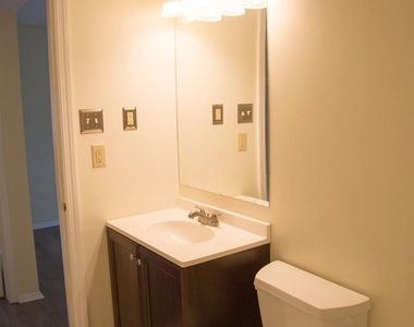 3131 Sayre Drive - Photo Thumbnail 7