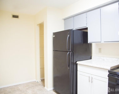 3131 Sayre Drive - Photo Thumbnail 5