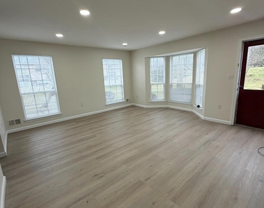 32 Columbus Drive - Photo Thumbnail 2