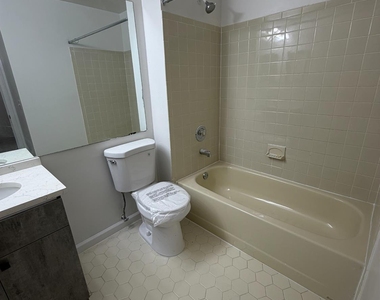 32 Columbus Drive - Photo Thumbnail 14