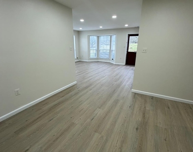 32 Columbus Drive - Photo Thumbnail 4