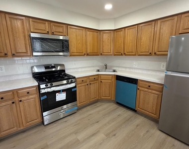 32 Columbus Drive - Photo Thumbnail 7