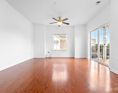 427 Micali Way - Photo Thumbnail 31