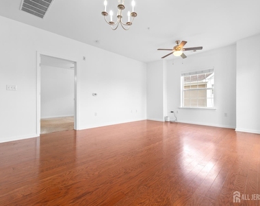 427 Micali Way - Photo Thumbnail 32