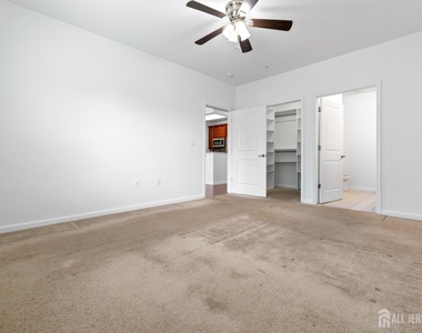427 Micali Way - Photo Thumbnail 16