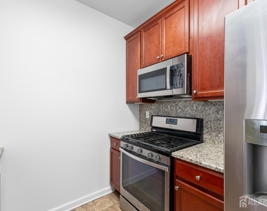427 Micali Way - Photo Thumbnail 24