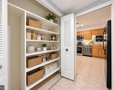 3713 S George Mason Drive - Photo Thumbnail 4