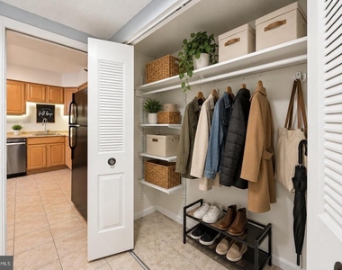 3713 S George Mason Drive - Photo Thumbnail 8
