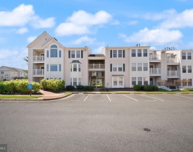8301 Bluebird Way - Photo Thumbnail 4