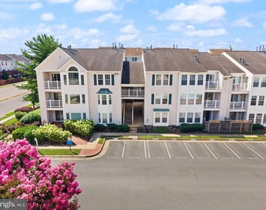 8301 Bluebird Way - Photo Thumbnail 3