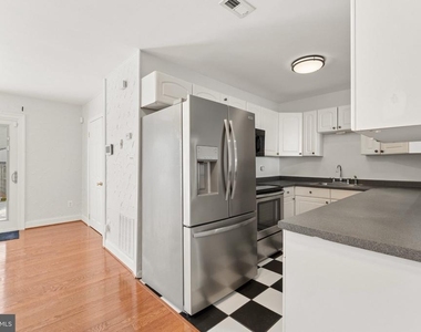 7921 Timarand Court - Photo Thumbnail 9