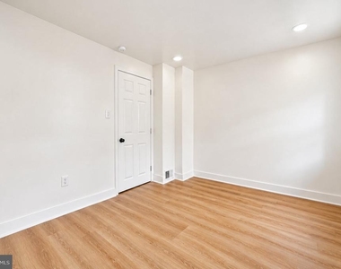 109 W Thompson Street - Photo Thumbnail 7