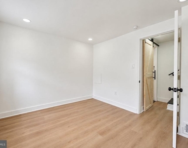 109 W Thompson Street - Photo Thumbnail 5