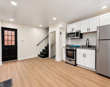 109 W Thompson Street - Photo Thumbnail 2