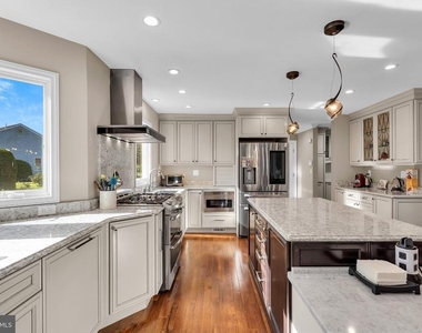 1 Clausen Court - Photo Thumbnail 5
