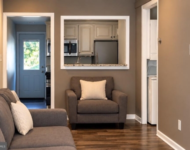 9 West Burlington Street - Photo Thumbnail 2