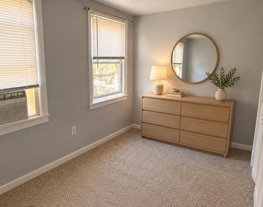 9 West Burlington Street - Photo Thumbnail 11