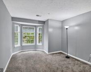 8931 Town Center Circle - Photo Thumbnail 12