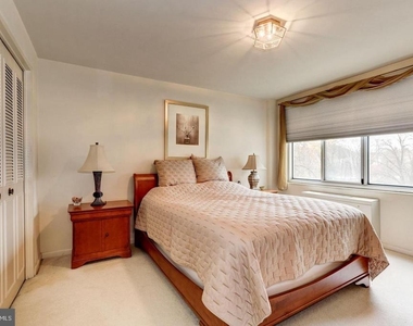 10201 Grosvenor Place - Photo Thumbnail 9